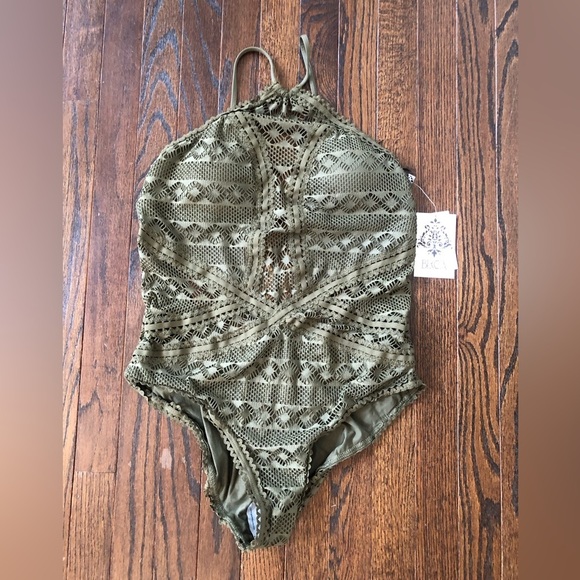 BECCA Women’s XL Olive Green Crochet Halter One-Piece Open-Stitch Swimsuit - NWT - Picture 5 of 15